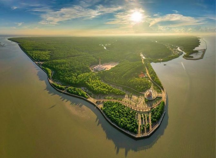 Hoàng hôn trên biển Tây Cà Mau Mặt trời lặn trên biển Tây khi ngắm hoàng hôn Cà Mau